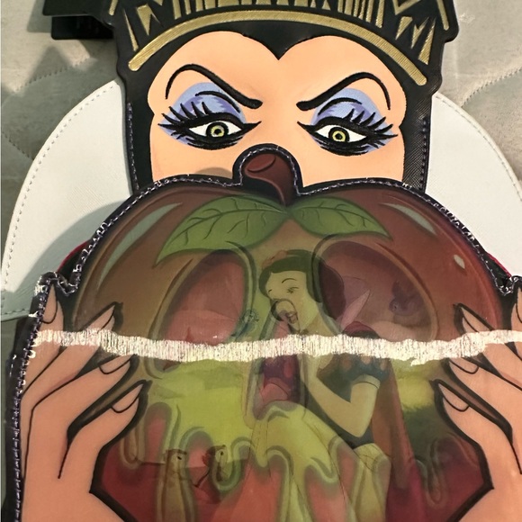 Loungefly evil queen backpack new with tags - Picture 3 of 5